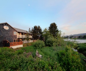 Coast River Inn Hotel Seaside - Hotel Exterior