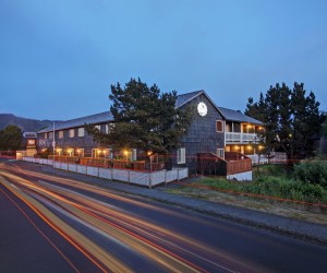 Coast River Inn Hotel Seaside - Coast River Inn in the Evening