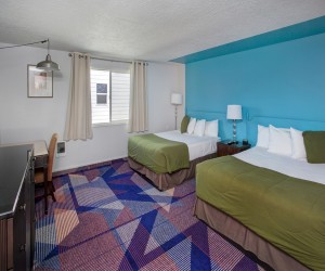Coast River Inn Hotel Seaside - Two Queen Beds